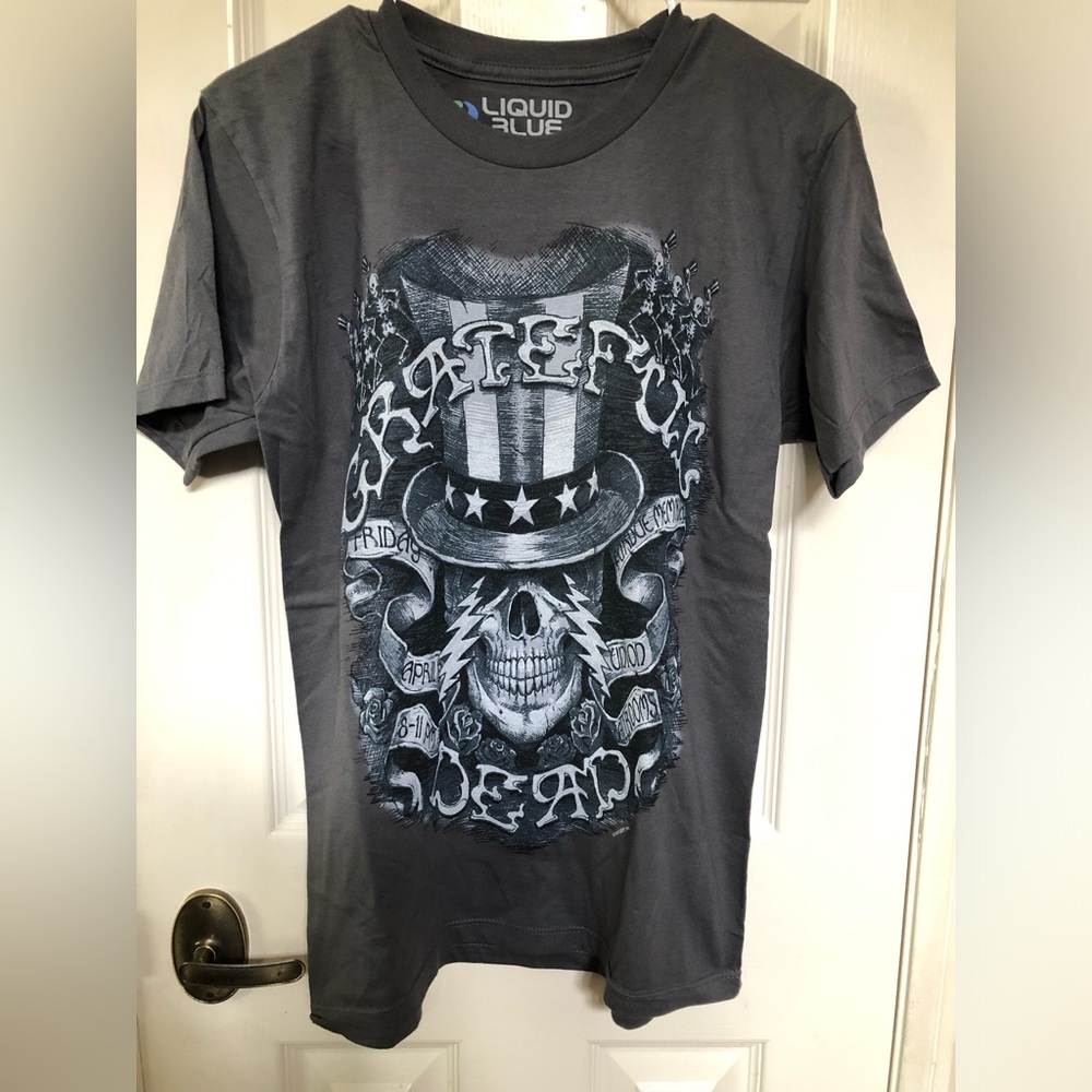 Grateful Dead Gray Scale Skull Tee with Top Hat Graphic- Size Small